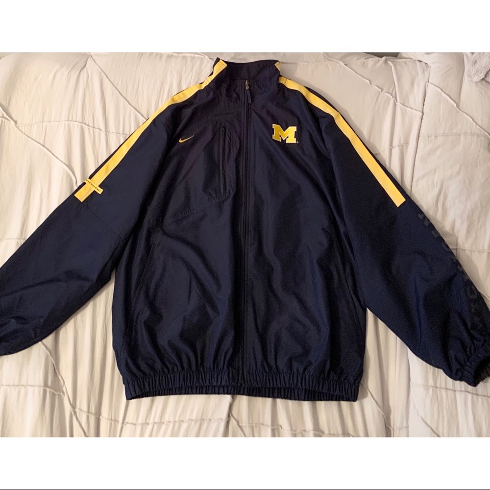 ~SOLD~ Nike Windbreaker